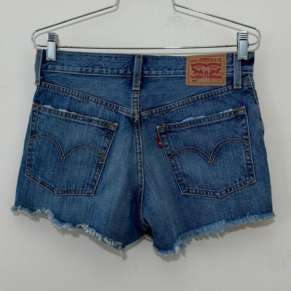 Levi’s || Woman’s 501 High Rise distressed blue jeans shorts size 26w - Picture 2 of 10